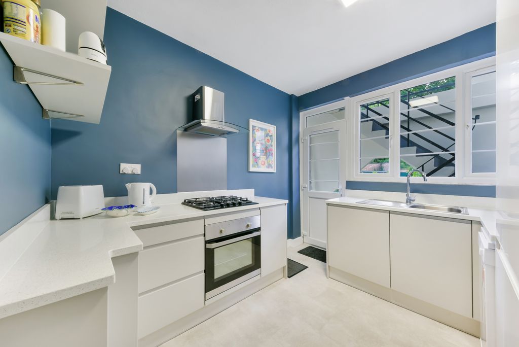 Property photo 3 of 8 Picture No. 16