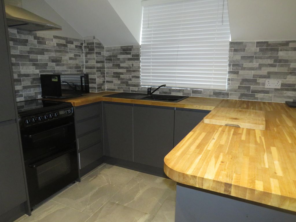 Property photo 3 of 7 Kitchen