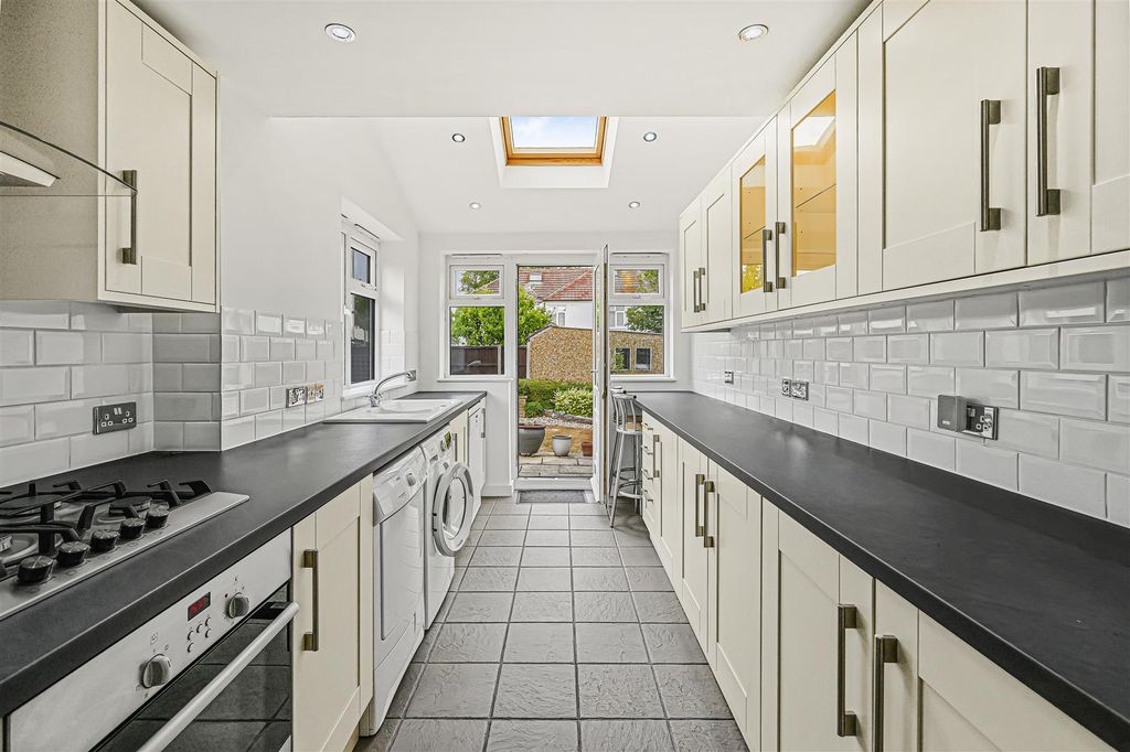 Property photo 2 of 40 Parkway-31.Jpg