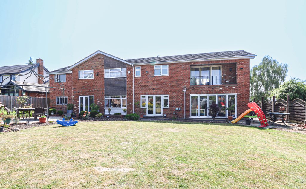 Property photo 3 of 27 Garden