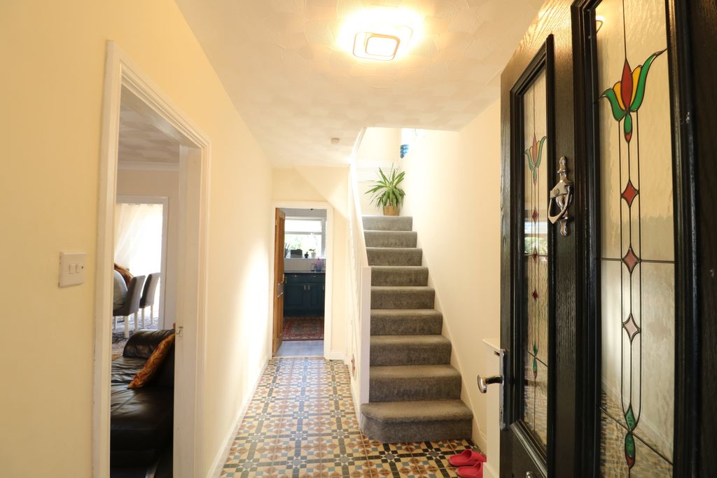 Property photo 3 of 20 Entrance Hall Way