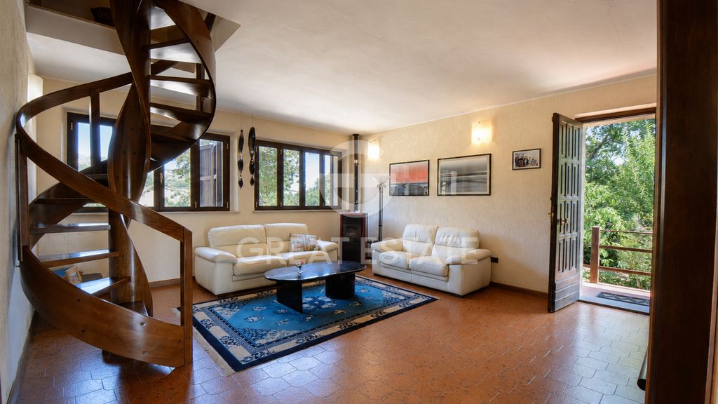 Property photo 2 of 21 Interiors