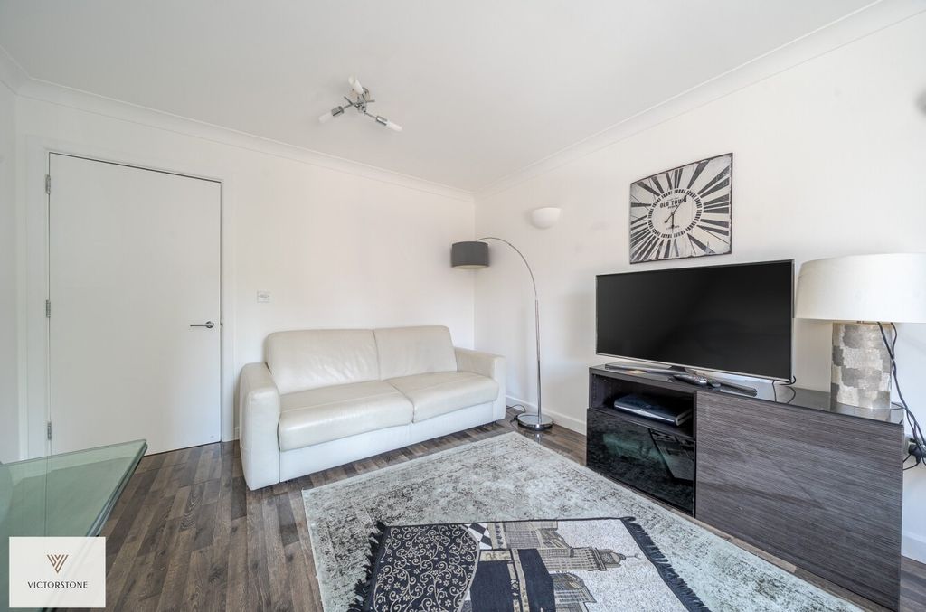 Property photo 3 of 13 3937712