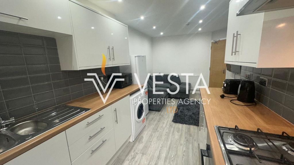 Property photo 1 of 27