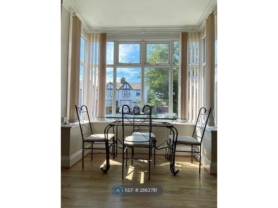 Property photo 2 of 17 Lounge