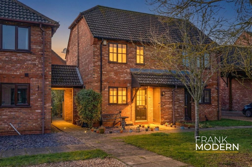 Property photo 1 of 28 Dusk