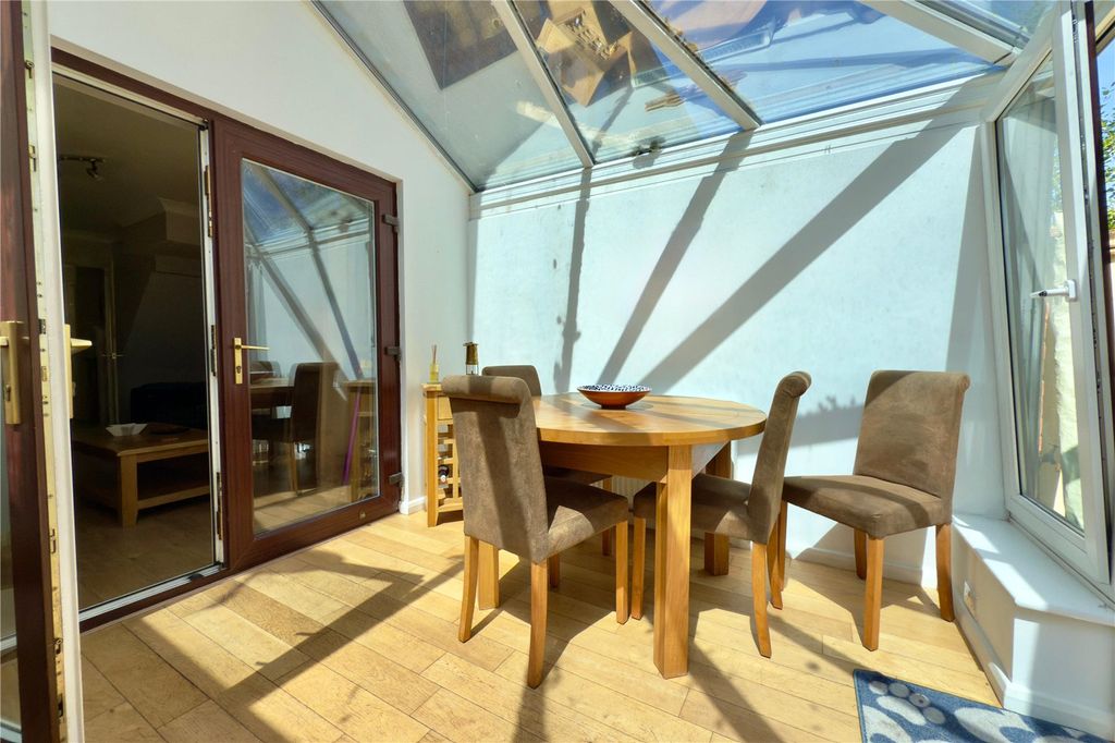 Property photo 3 of 10 Conservatory