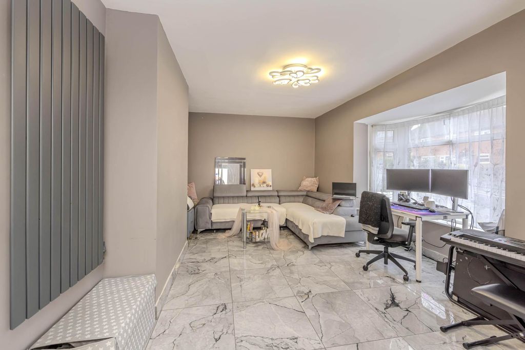 Property photo 3 of 22