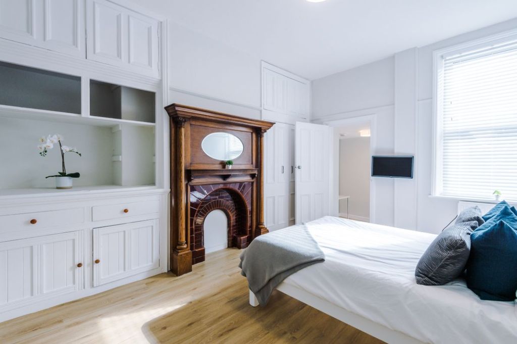 Property photo 3 of 16 14Fr - Bedroom 5