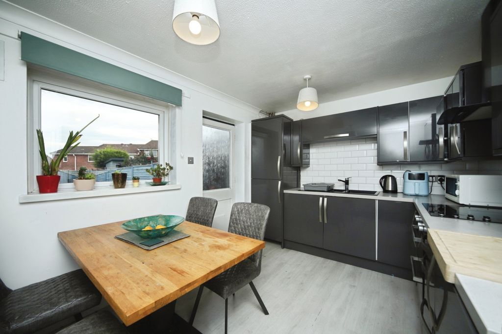 Property photo 2 of 17 Photo