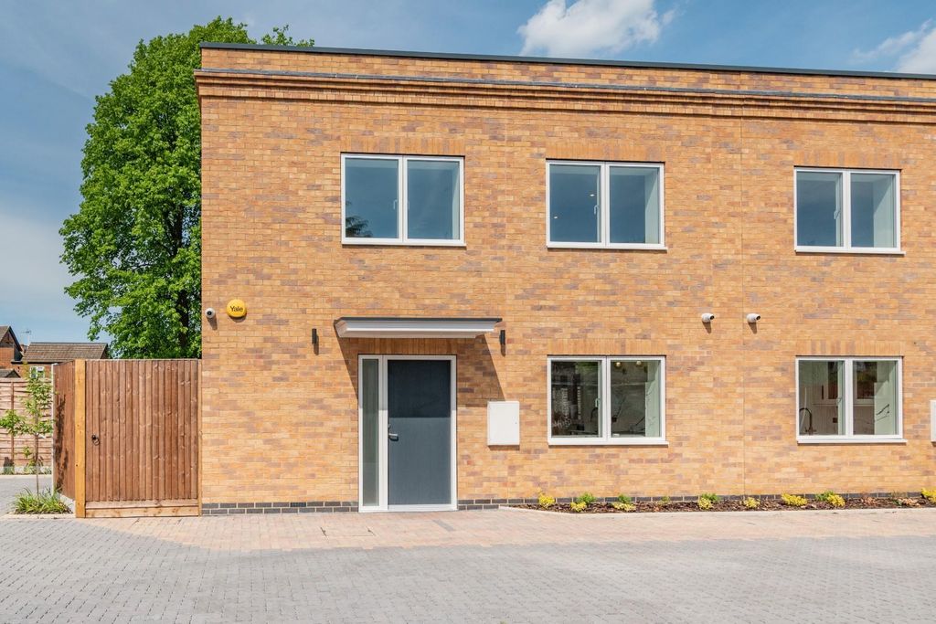 Property photo 2 of 29 8646030-Exterior11.Jpg