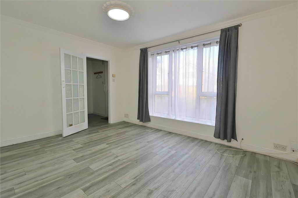 Property photo 2 of 14 Picture No. 11