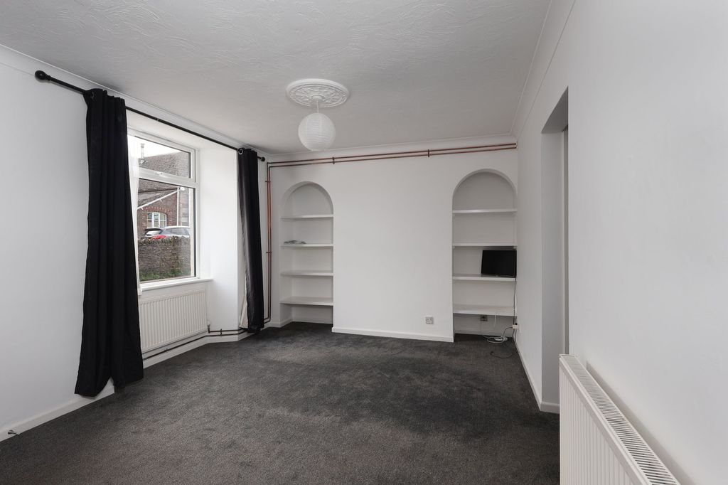 Property photo 2 of 11 Lounge