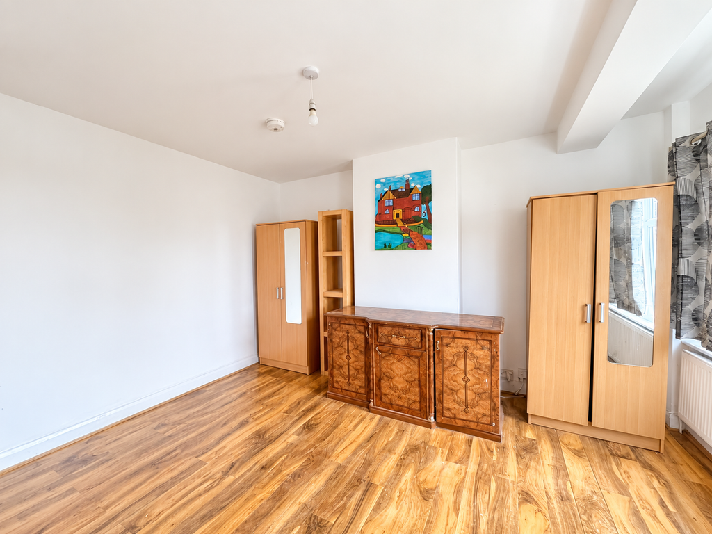 Property photo 2 of 10 Bright Sunlit Room With Vintage Sideboard