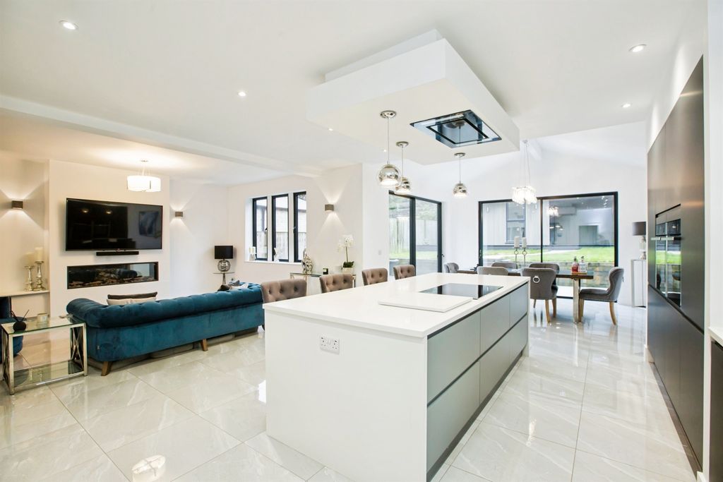 Property photo 3 of 18