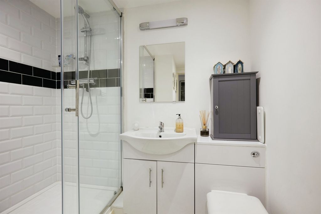 Additional image 13 of 2 bed flat for saleOakfield Street, Blandford Forum DT11