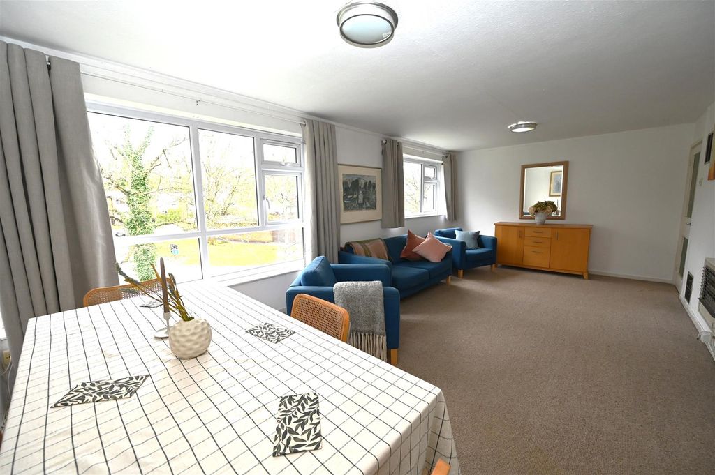 Property photo 2 of 15 Lounge.Jpg