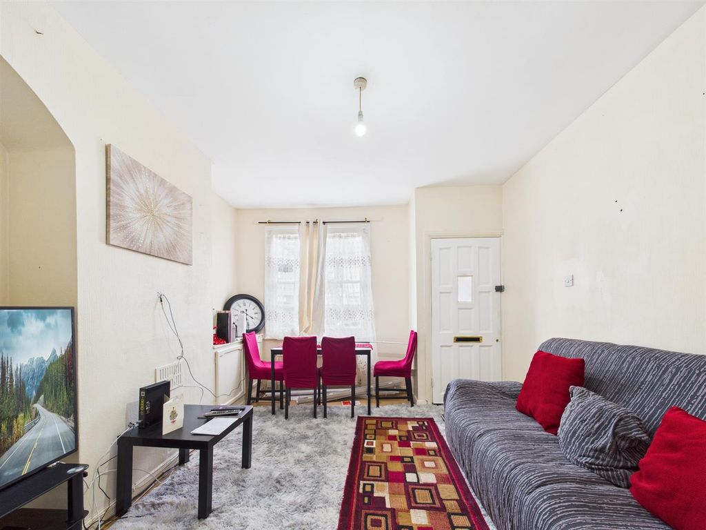 Property photo 3 of 29 Cam01358G0-Pr0211-Still004.Jpg