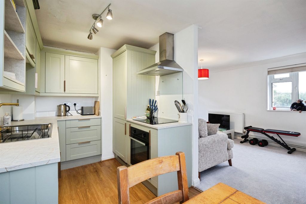 Property photo 3 of 20