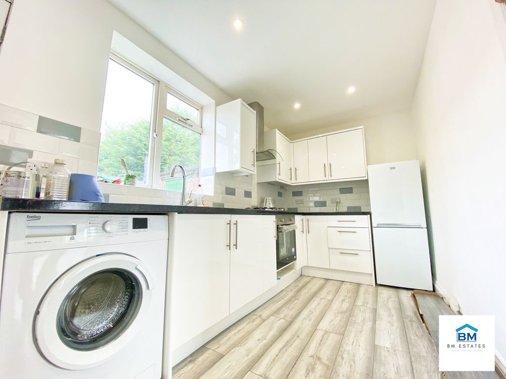 Property photo 3 of 6 Photo 2