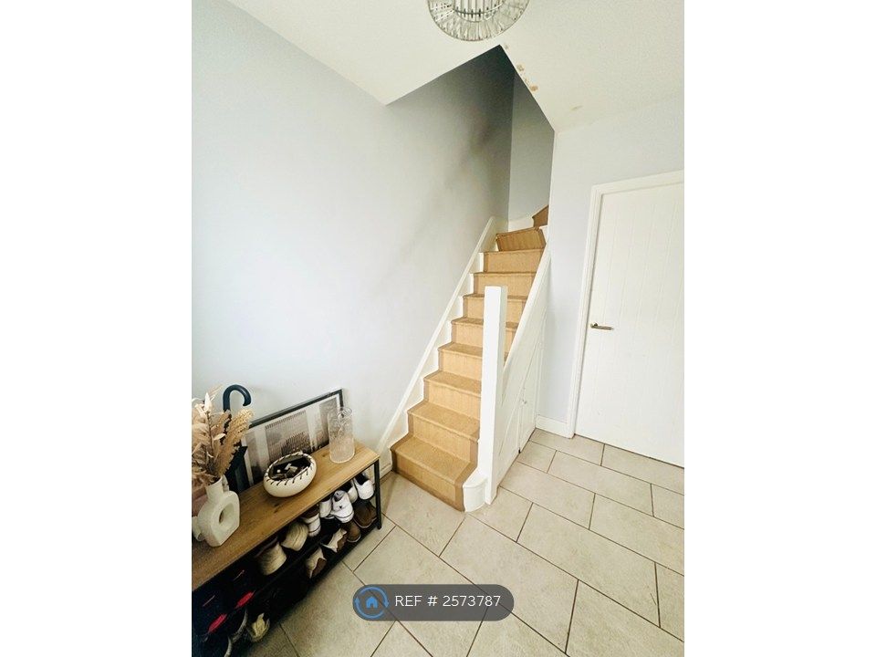 Property photo 2 of 10 Entrance