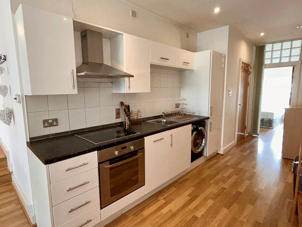 Property photo 2 of 5 Kitchen