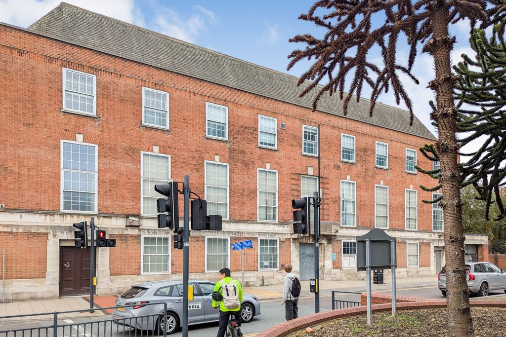 Property photo 2 of 7 35 Eastgate, Leeds, Ls2 7Re