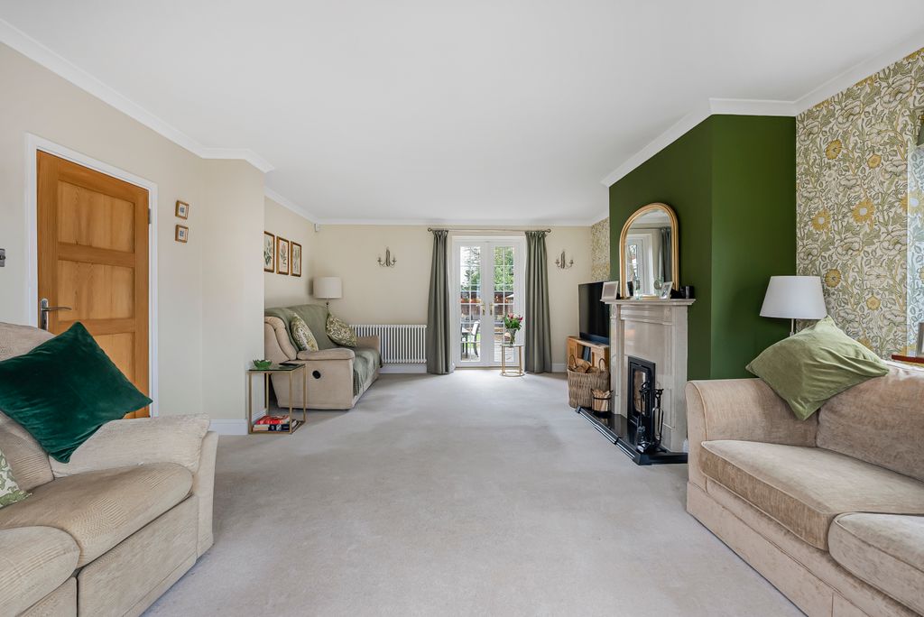 Property photo 3 of 27 Living Room