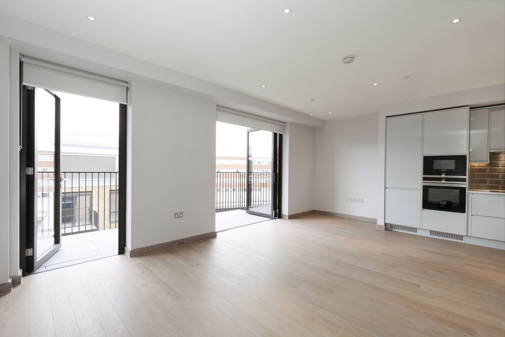 Property photo 1 of 8 Photo 7