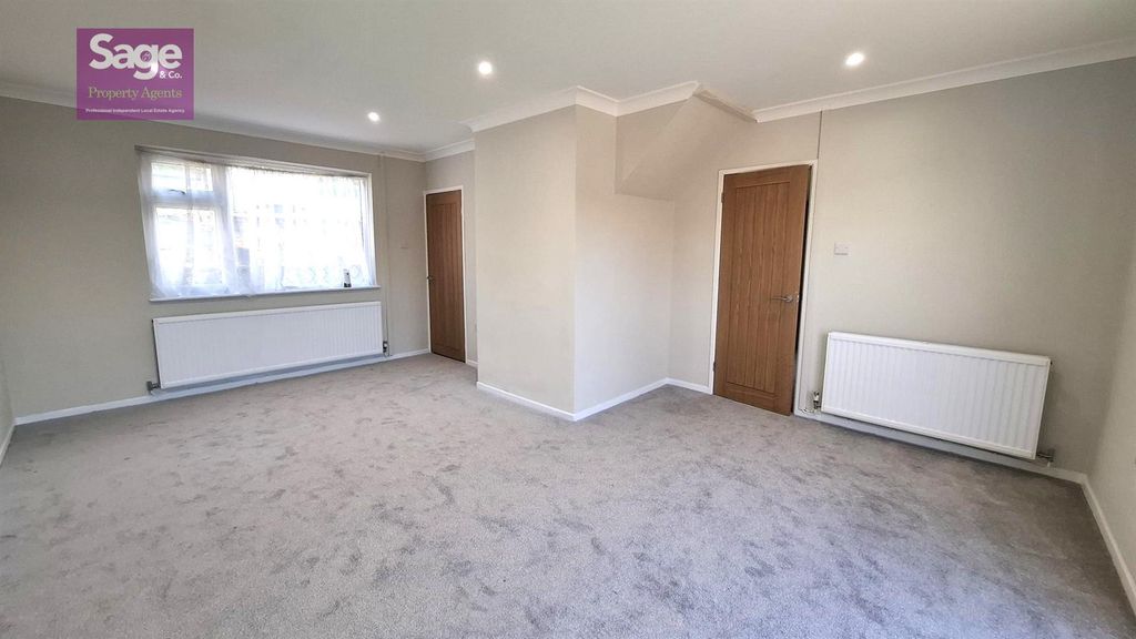 Property photo 2 of 31