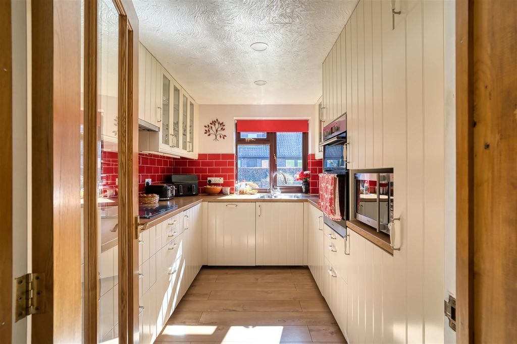 Property photo 2 of 12 Kitchen