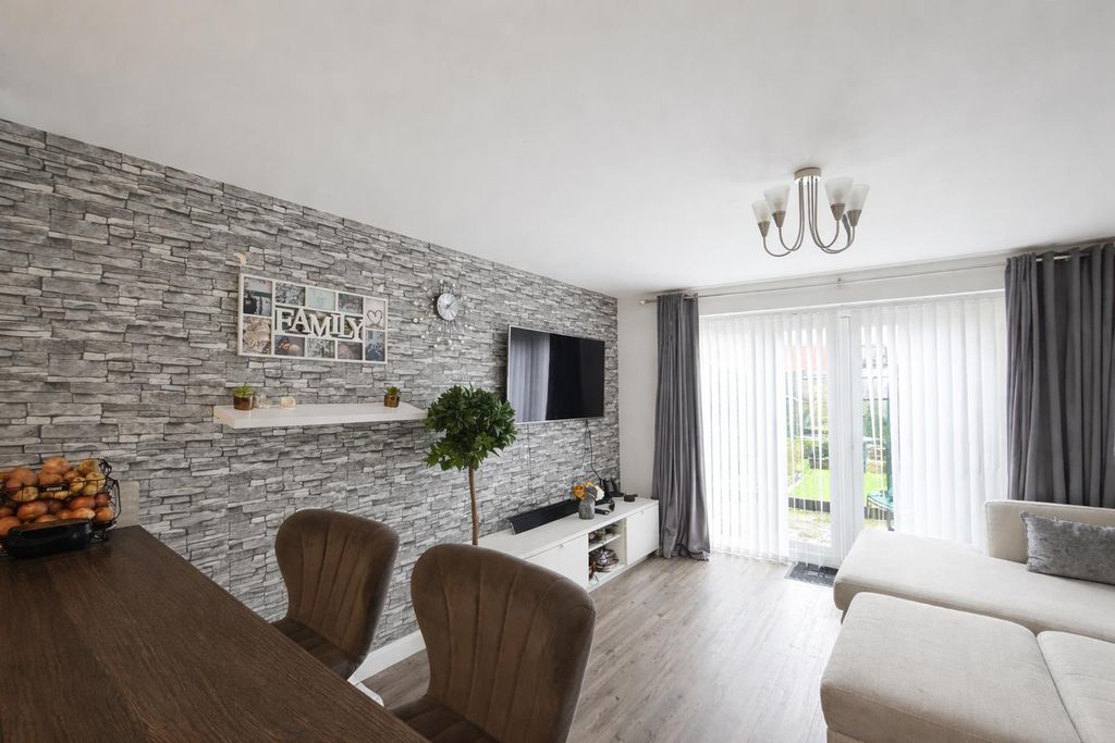 Property photo 2 of 13 2.Png