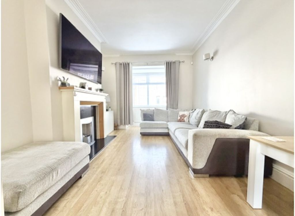 Property photo 3 of 21 Lounge