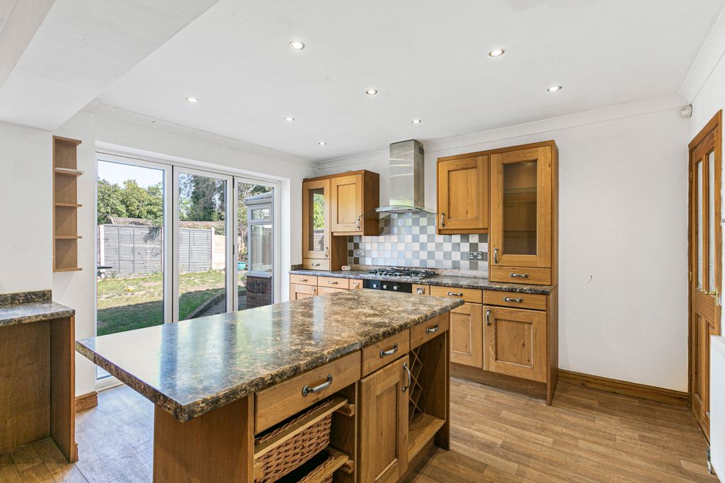Property photo 3 of 14 Kitchen