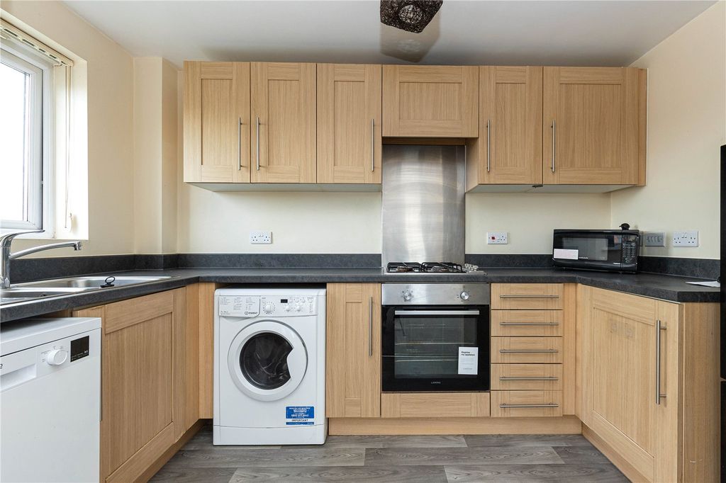 Property photo 2 of 10 Kitchen