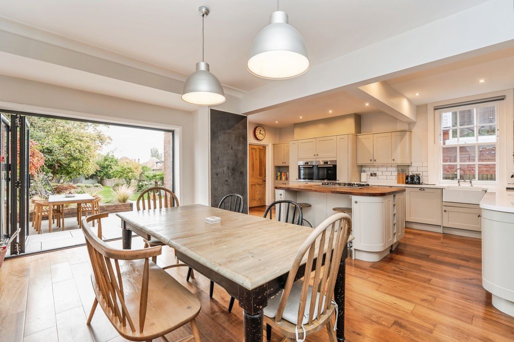 Property photo 2 of 27 Photo