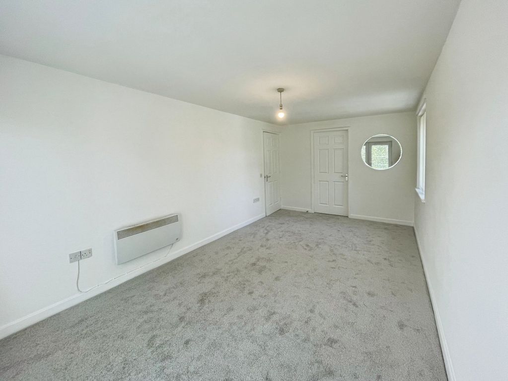 Property photo 3 of 11 Picture No. 18