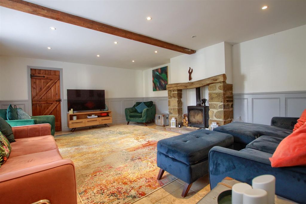 Property photo 2 of 16 Rw8.Jpg