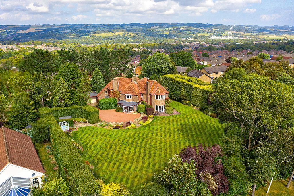 Property photo 2 of 37