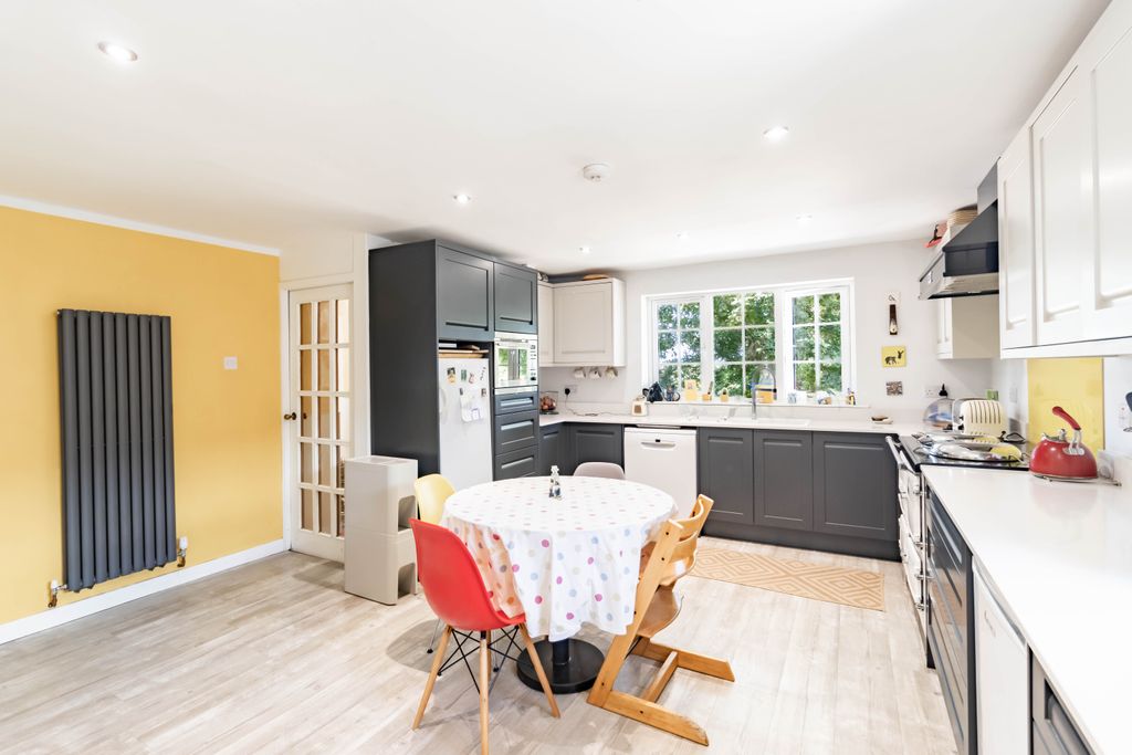 Property photo 2 of 40 Dining Kitchen