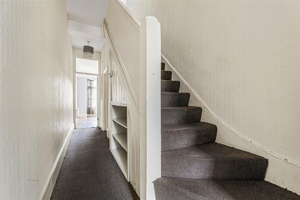 Property photo 3 of 12 Hallway.Jpg