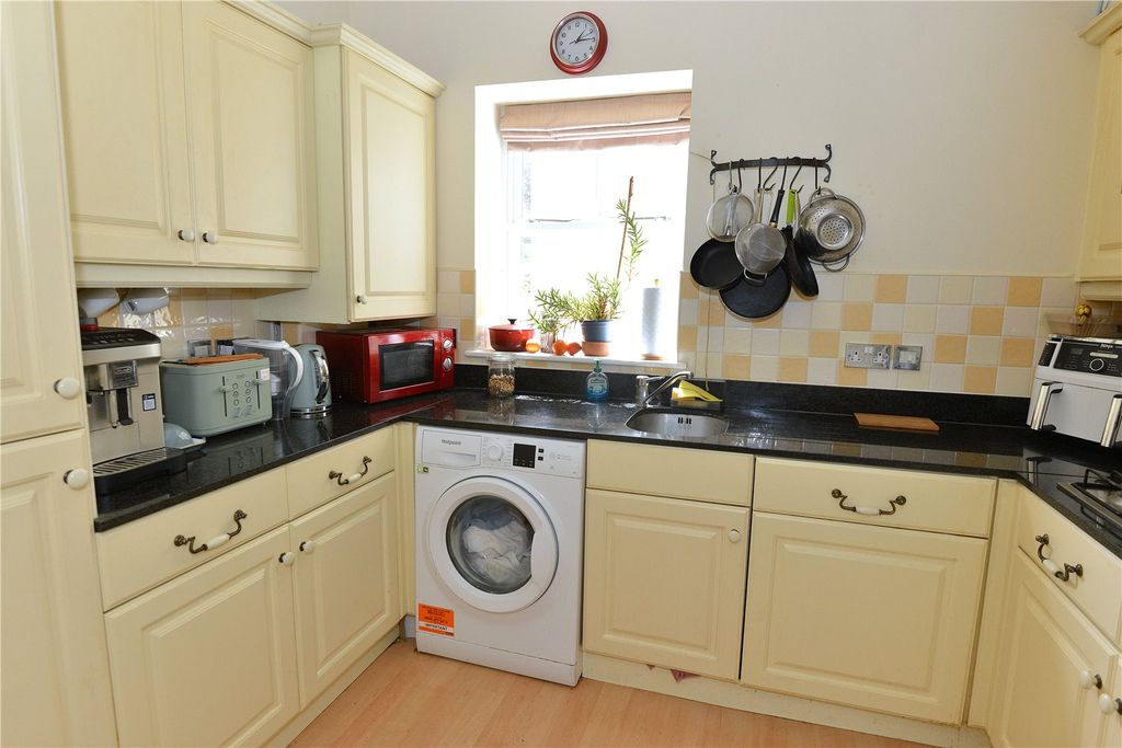 Property photo 2 of 12 Picture No. 18