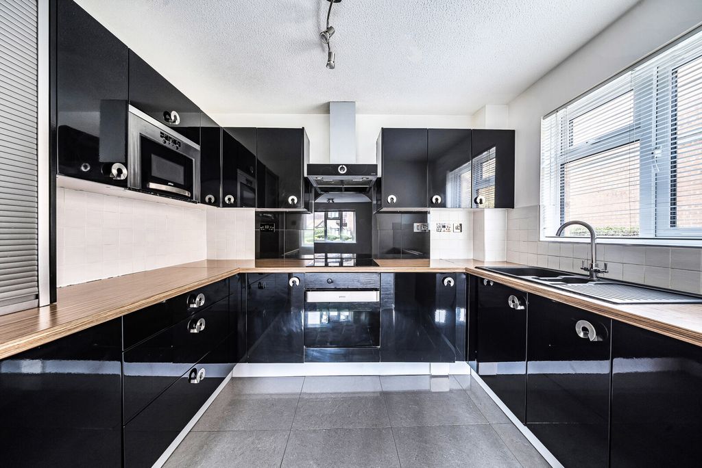 Property photo 2 of 21 1361456-8-68De976...