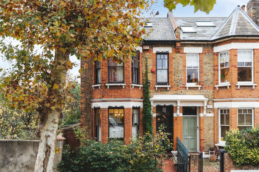 Property photo 1 of 20 Mildenhall Road-1.Jpg