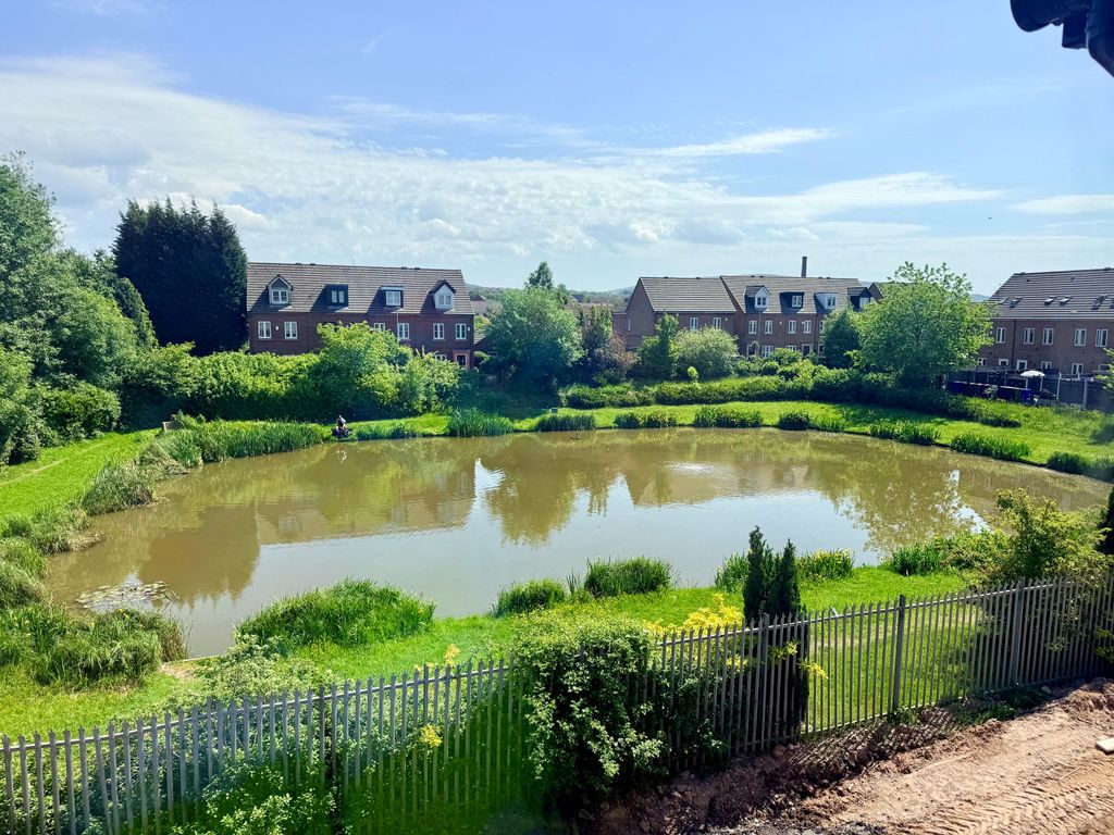 Property photo 2 of 13 Hurst Angling Pond