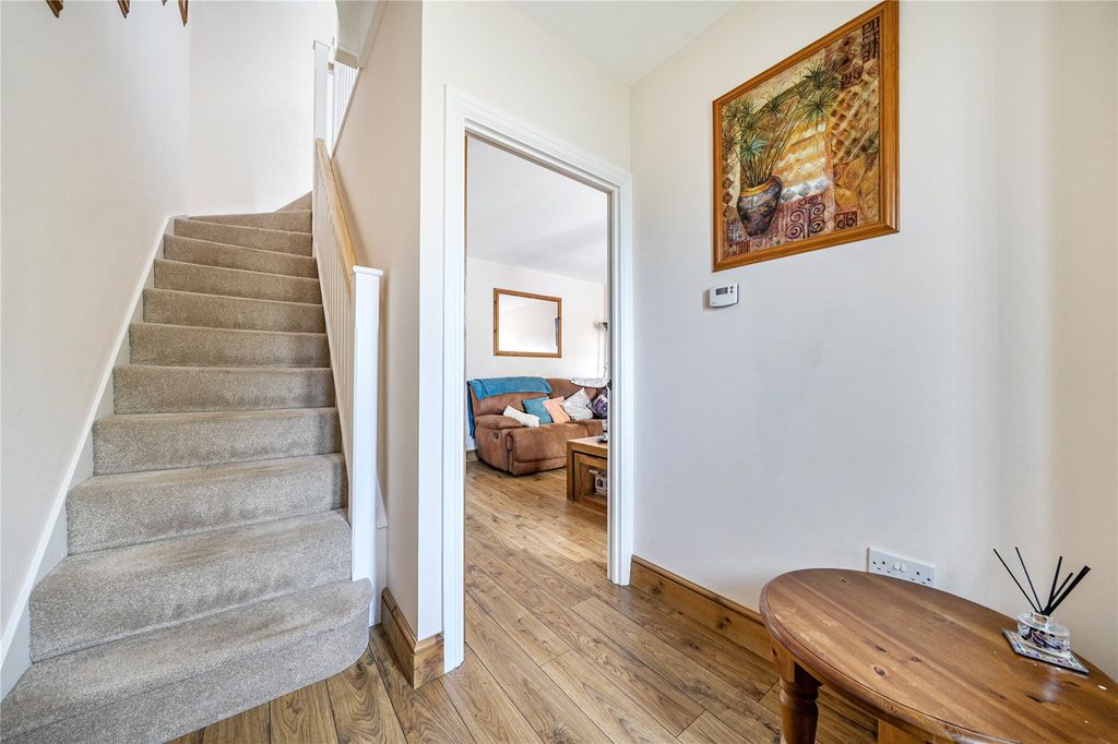 Property photo 3 of 22 Entrance Hall