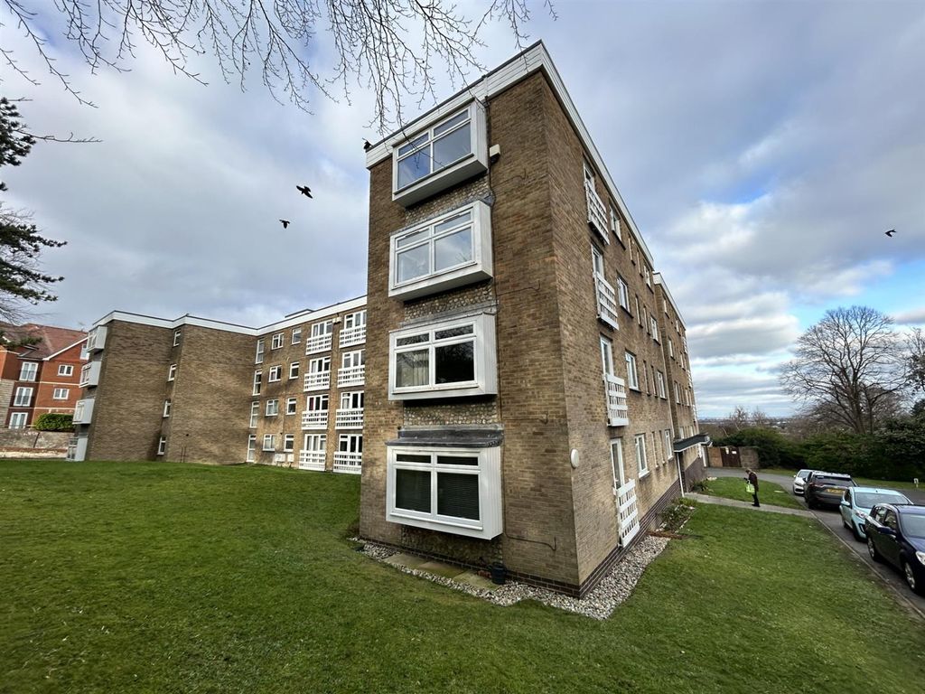 Property photo 1 of 11 01323 438506