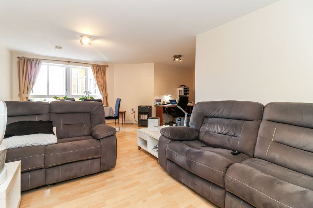 Property photo 2 of 12