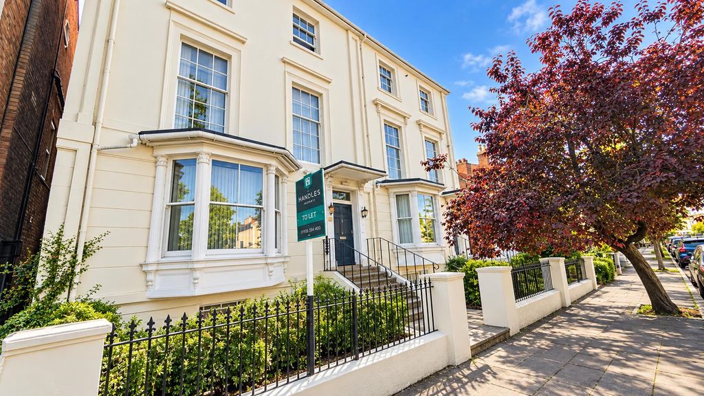 Property photo 1 of 8 Elegant Victorian Townhouse To Let.Png