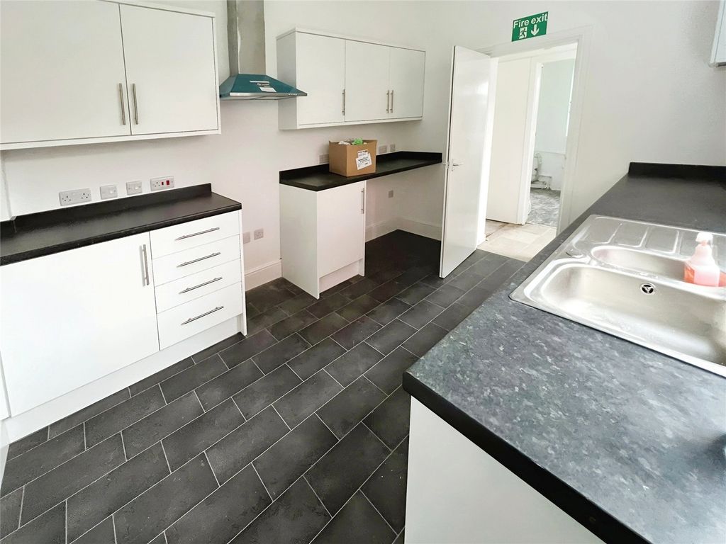 Property photo 3 of 15 Kitchen